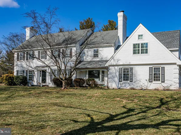 10 Arvida Dr, Pennington, NJ 08534