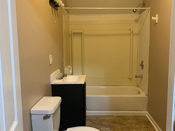 5th image of 242 S 13th Ave APT 2