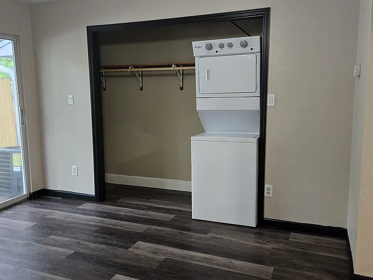 2532 Mar Ct — Photo 7