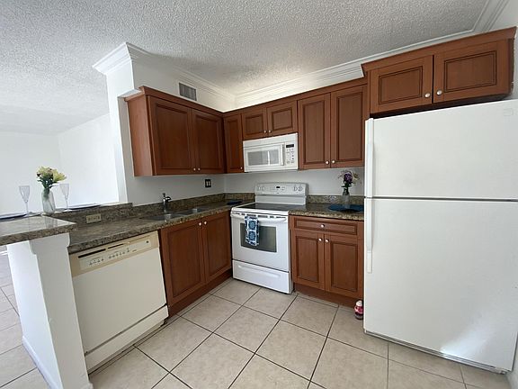 3rd image of 11485 NW 42nd St