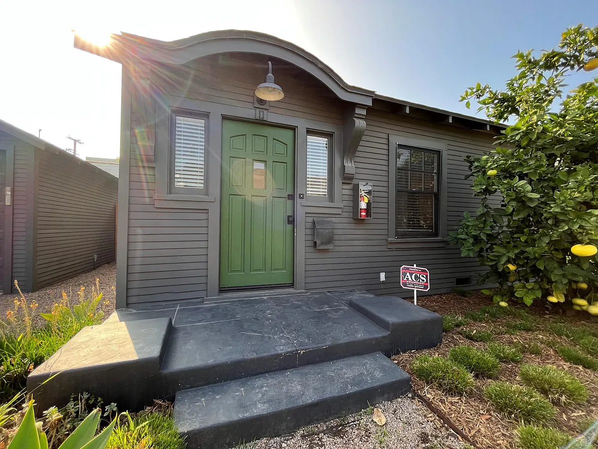 Building Photo - 9054 Carson St #D