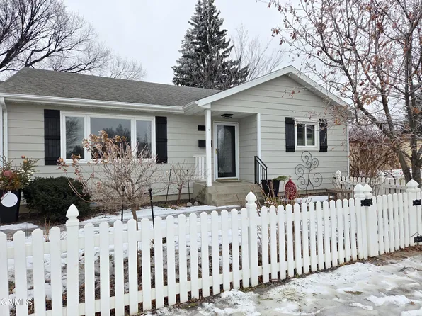 121 Sioux Ave, Bismarck, ND 58501