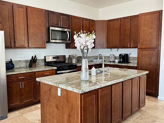 Beautiful recently renovate full kitchen