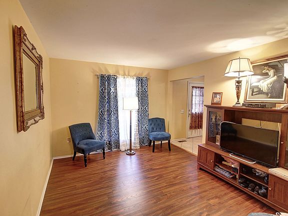 4th image of 10234 Sassafras Woods Ct