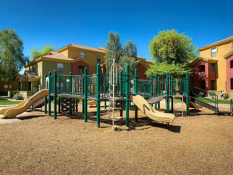 San Lucas Apartments — Photo 13