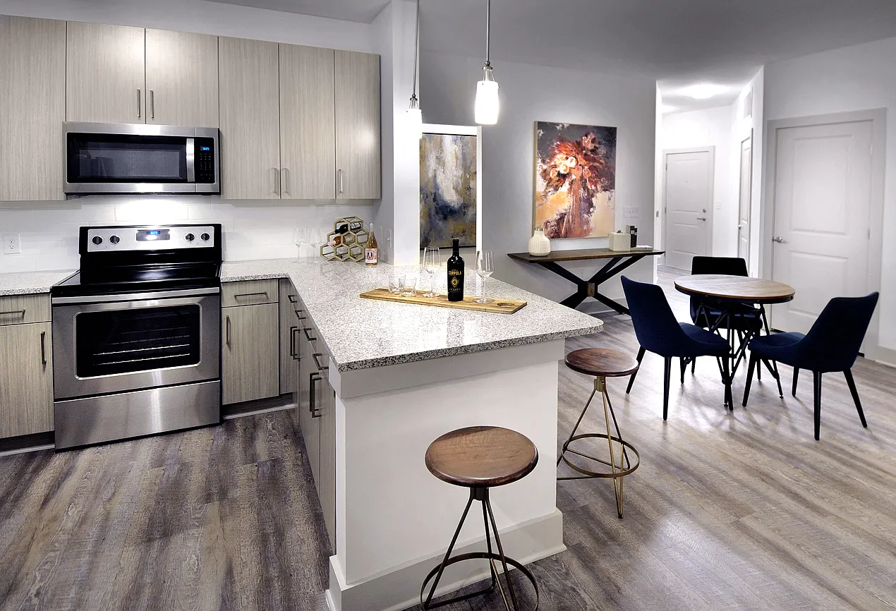 The Ellis — Photo 4