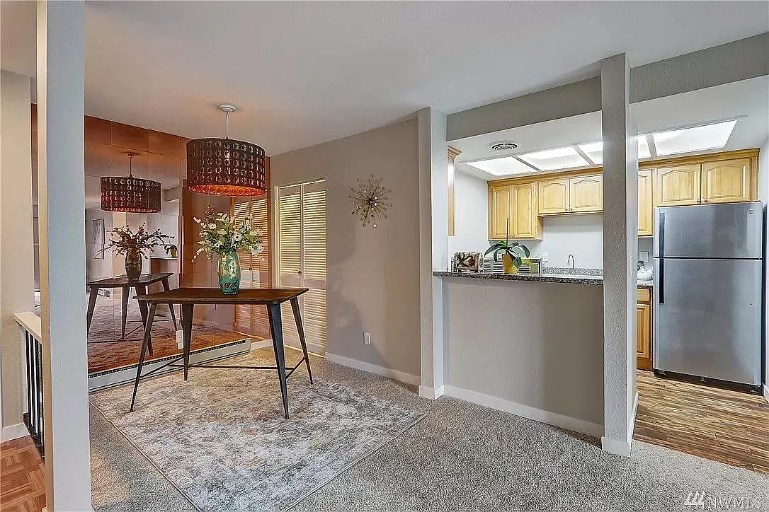 2 bed, 1.5 bath, 955 sqft, $2,085 — Photo 1