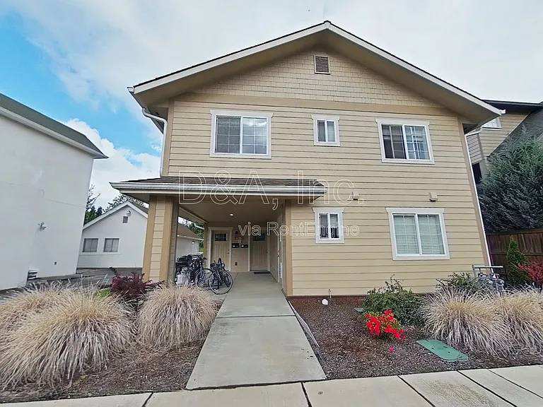 620 NW Kings Blvd #200-4 — Photo 1