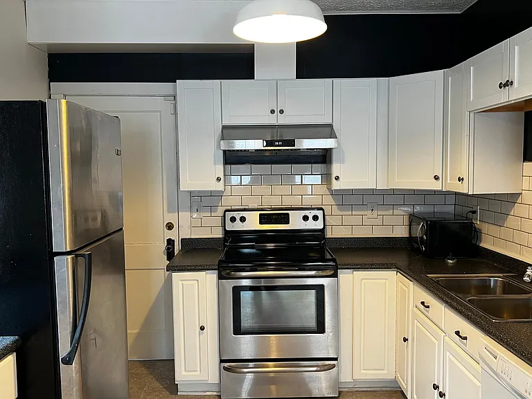 1334 Lafond Ave — Photo 5