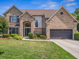 570 Mallard Point Dr, North Aurora, IL 60542