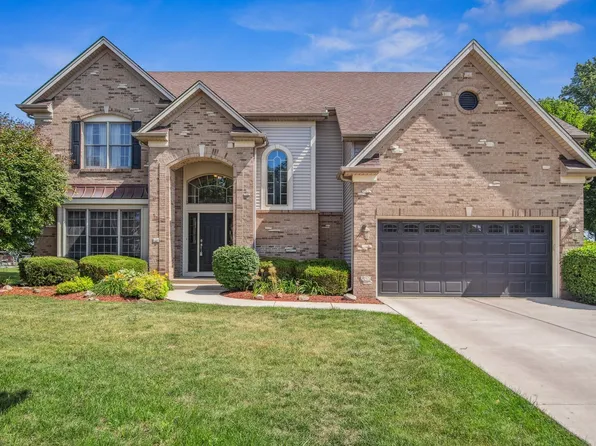 570 Mallard Point Dr, North Aurora, IL 60542