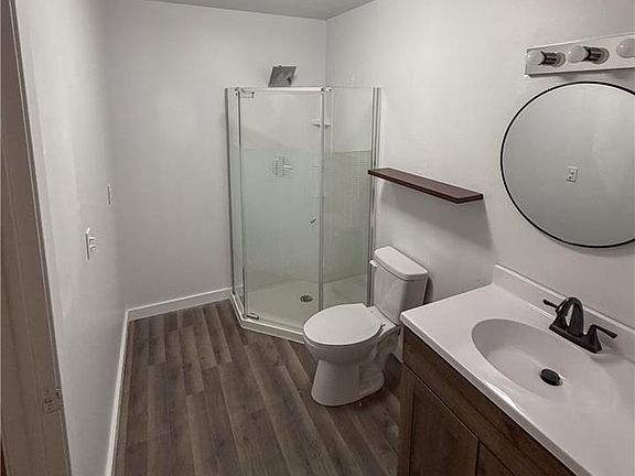 5th image of 403 N Broadway St