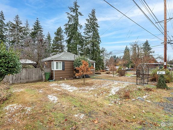3rd image of 3304 Louise Street W