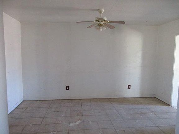 3rd image of 2834 Morningside Dr NE