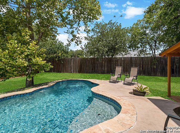 5th image of 15015 Sue Ellen Cir