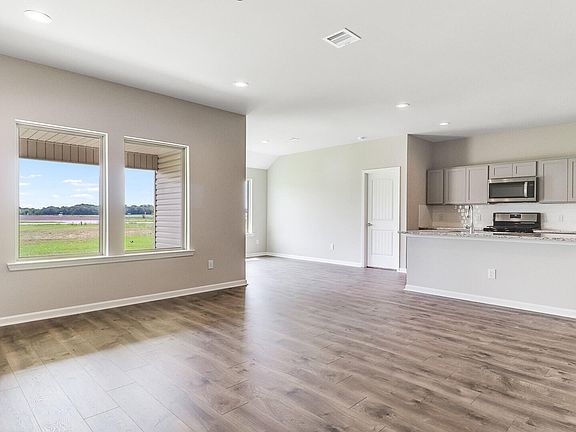 2nd image of 112 Bur Oak Dr