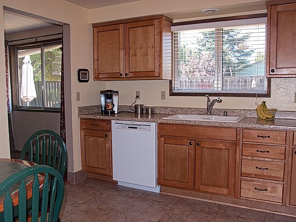 5th image of 539 NE 39th Ct