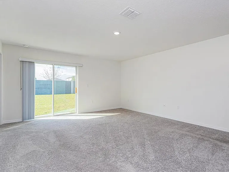 352 Towns Cir — Photo 4