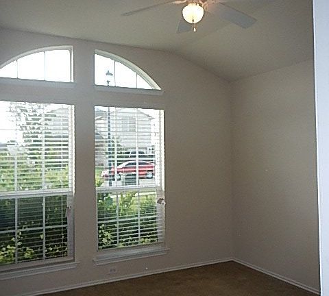 2nd image of 5007 Willamette Ln