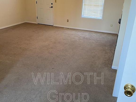 3rd image of 1428 N Salem Ct