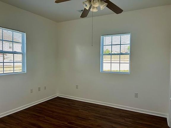 4th image of 301 Kenilworth St