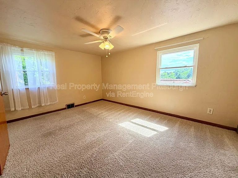 1076 Thornwood Dr — Photo 8