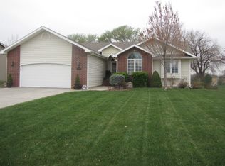 1215 Redbud Ct, Halstead, KS 67056