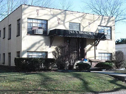 722 S Broadway Ave photo 1