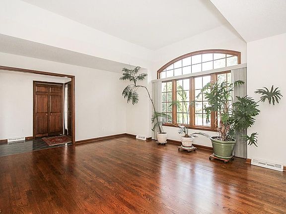 3rd image of 7560 Pleasant Run Dr