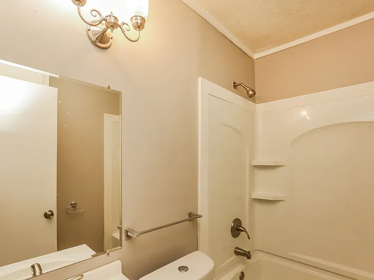 1902106_028_bathroom_13457338.jpg