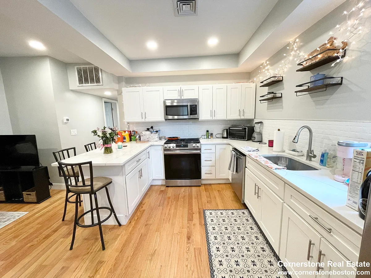 Building Photo - 19 Washburn St #2