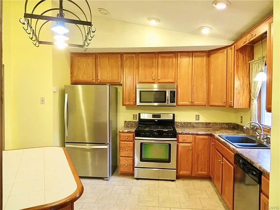 4th image of 30978 Pinewood Dr