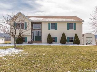 5 Fox Hollow Ln, Carlisle, PA 17015
