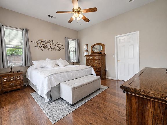 3rd image of 503 Franklin Ln