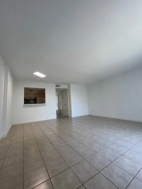 2 bed, 2.5 bath, 1296 sqft, $1,250 — Photo 3
