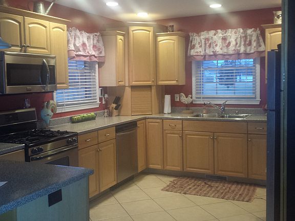3rd image of 289 Equinox Blvd