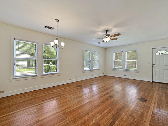 5th image of 402 S Johnson Ave