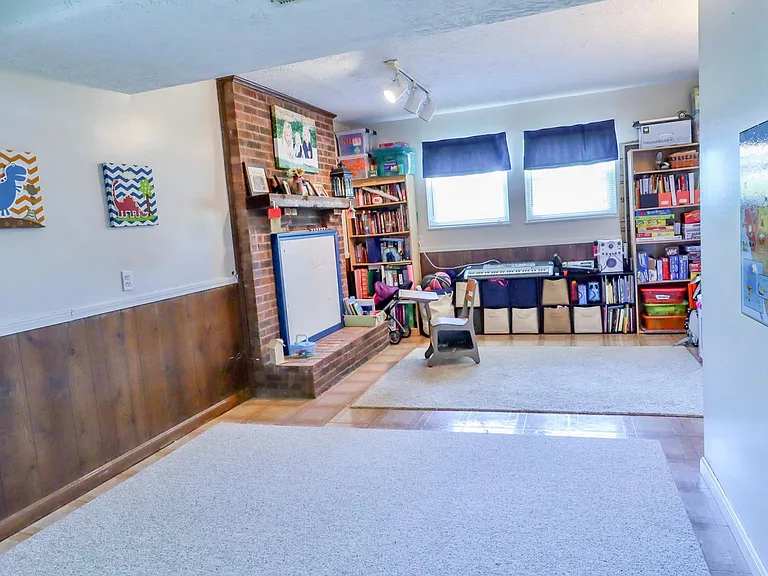 9711 Stanalouise Dr — Photo 21