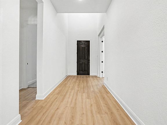 4th image of 104 Rocky River Rd