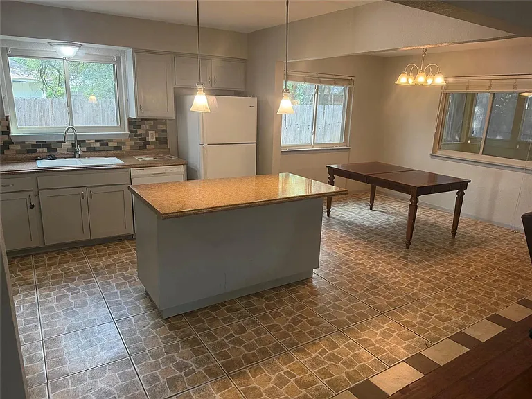 7604 Bender Dr — Photo 5