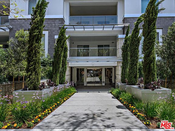 2nd image of 460 N Palm Dr Unit 401