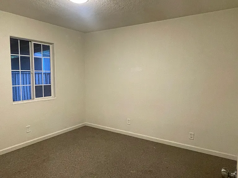 341 Dorman Ave — Photo 4