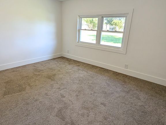 5th image of 1100 Linden St