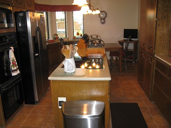 4th image of 2 Hilliard Cir