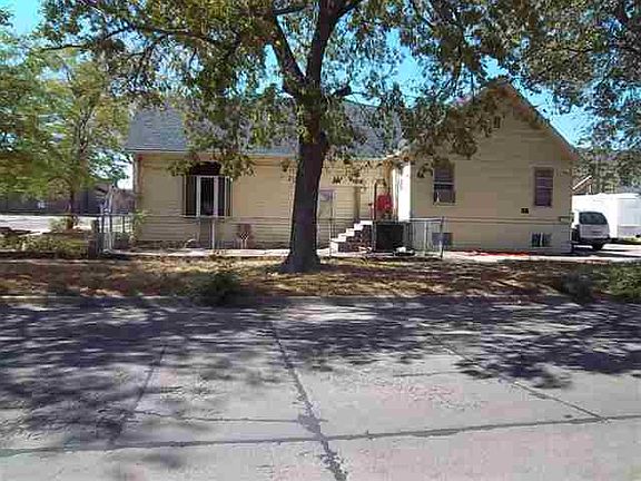 3rd image of 521 E 5th Street