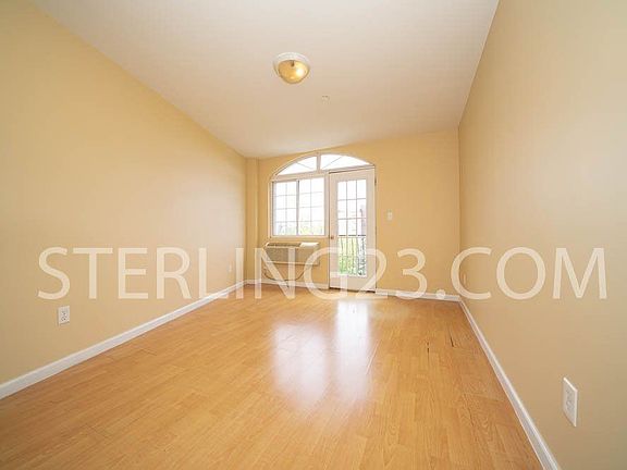 4th image of 27-16 12th St #3S