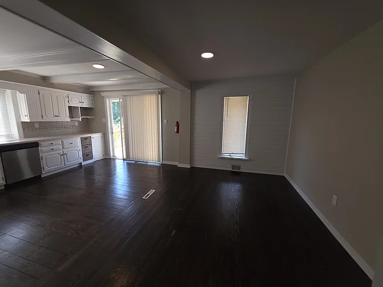 316 Hutchinson Ave — Photo 9