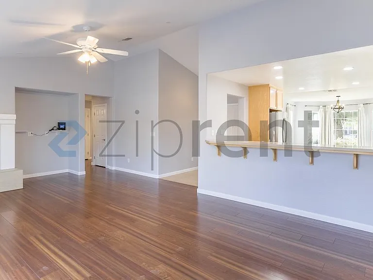 1465 Valley Glen Dr — Photo 15