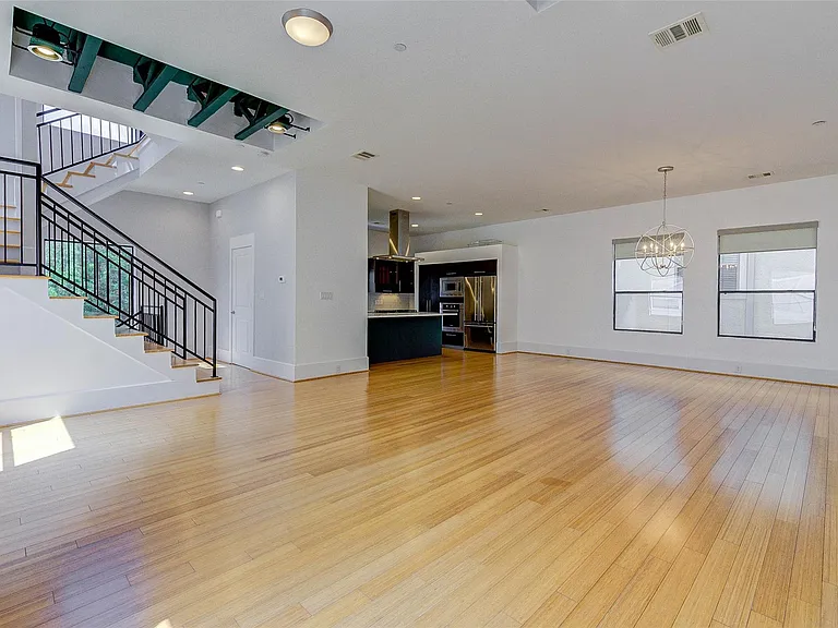 113 Tuam St — Photo 10