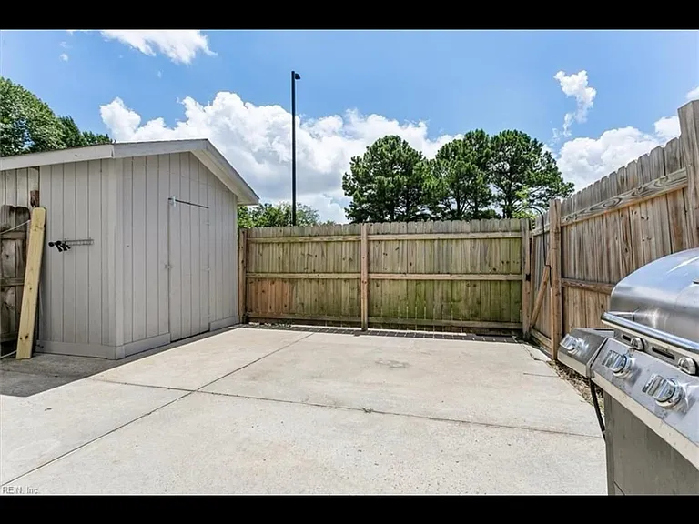1315 Peabody Dr — Photo 21